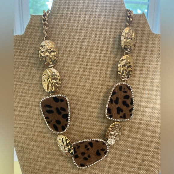Fuzzy Animal Print‎ Bib Statement Necklace - Picture 1 of 5
